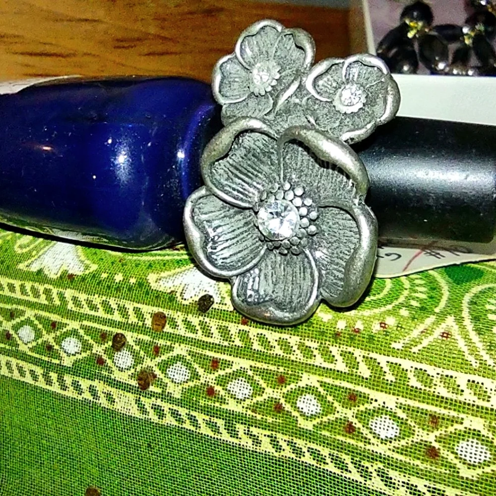 Antique Silver-colored Tri Floral Statement Ring